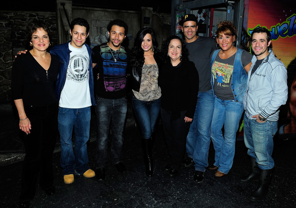 Joe+Jonas+Demi+Lovato+Visit+Heights+Broadway+5LAZ6lRYiWfl Joe+Jonas+Demi+Lovato+Visit+Heights+Broadway+5LAZ6lRYiWfl