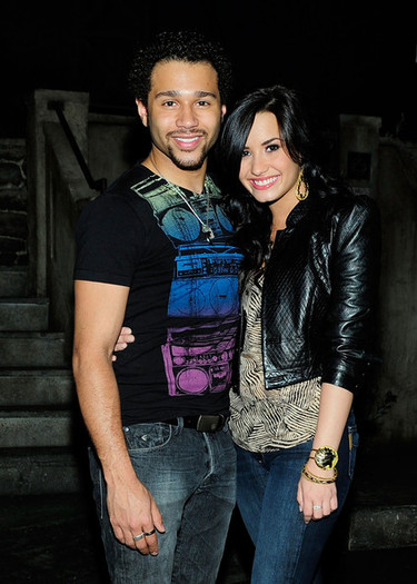 Joe+Jonas+Demi+Lovato+Visit+Heights+Broadway+8ztrxFsUwrbl Joe+Jonas+Demi+Lovato+Visit+Heights+Broadway+8ztrxFsUwrbl