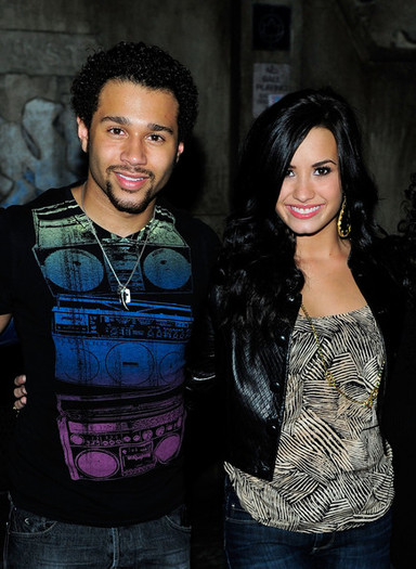 Joe+Jonas+Demi+Lovato+Visit+Heights+Broadway+uaskGG0ohLNl Joe+Jonas+Demi+Lovato+Visit+Heights+Broadway+uaskGG0ohLNl