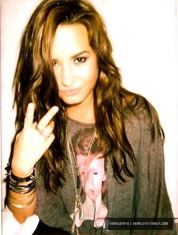 New-Personal-Photos-demi-lovato-13663770-365-483