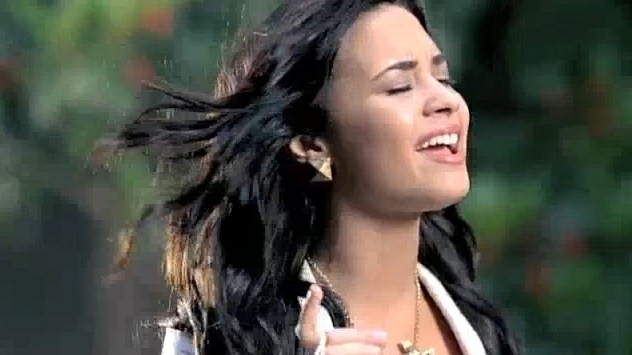 -Gift-of-a-friend-screens-demi-lovato-7998623-632-355