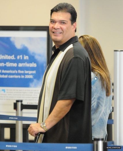 14 - Demi Lovato At the Burbank Airport2010 July 27