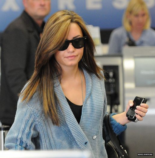 15 - Demi Lovato At the Burbank Airport2010 July 27
