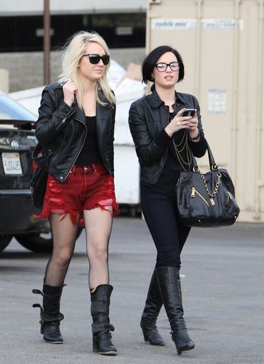 1 - Demi Lovato Going to have lunch with a Friend in Toluca Lake 2010 January 16