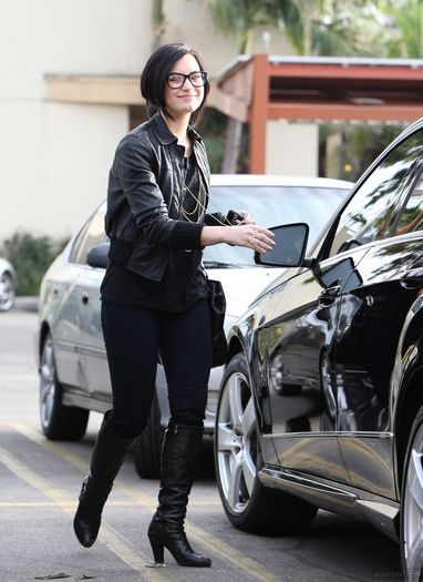 3 - Demi Lovato Going to have lunch with a Friend in Toluca Lake 2010 January 16