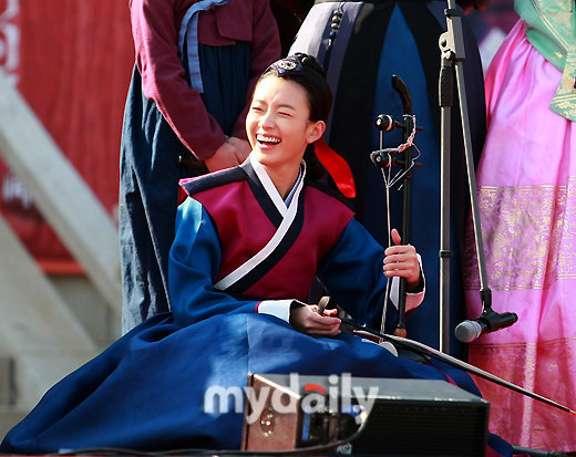 28666_113322795369778_111816285520429_89897_7210343_n - Dong-yi