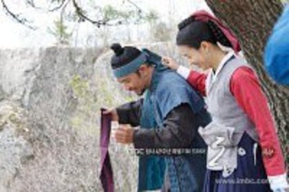 28866_118147224887335_111816285520429_106798_6168259_n - Dong-yi