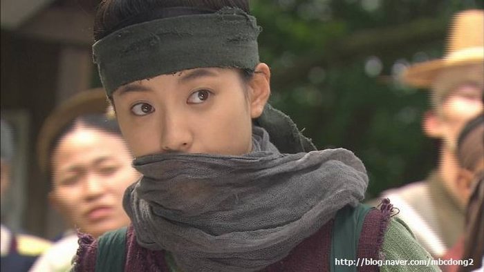 34079_126778347360426_100000847845539_128421_1639909_n - Dong-yi