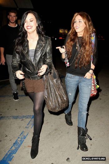 1 - Demi Lovato Having Dinner with Miley in Studio City 2010 February 2
