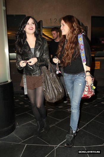 8 - Demi Lovato Having Dinner with Miley in Studio City 2010 February 2