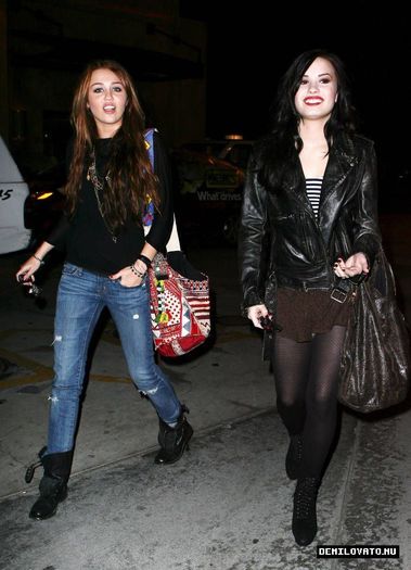 15 - Demi Lovato Having Dinner with Miley in Studio City 2010 February 2