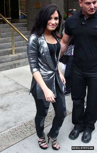 5 - Demi Lovato Leaving her Hotel in NYC 2010 May 19