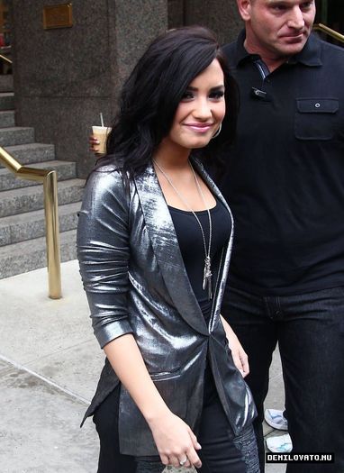 6 - Demi Lovato Leaving her Hotel in NYC 2010 May 19