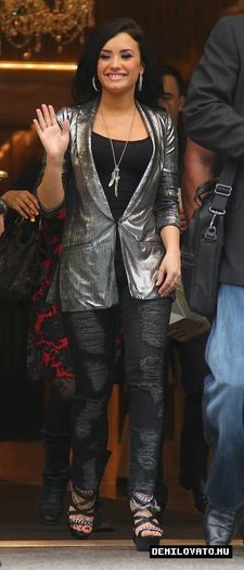 12 - Demi Lovato Leaving her Hotel in NYC 2010 May 19