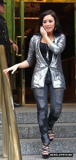 19 - Demi Lovato Leaving her Hotel in NYC 2010 May 19