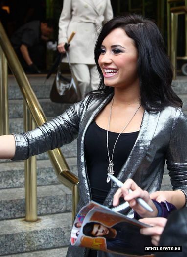 23 - Demi Lovato Leaving her Hotel in NYC 2010 May 19