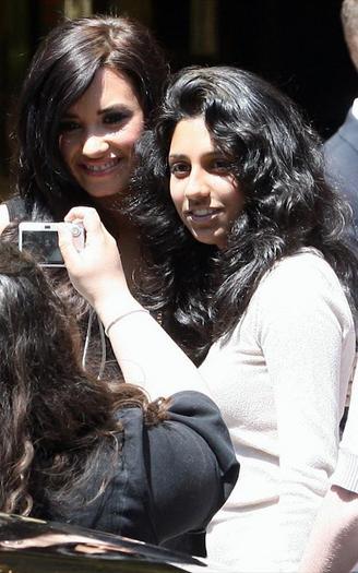 4 - Demi Lovato Leaving her Hotel in NYC 2010 May 20