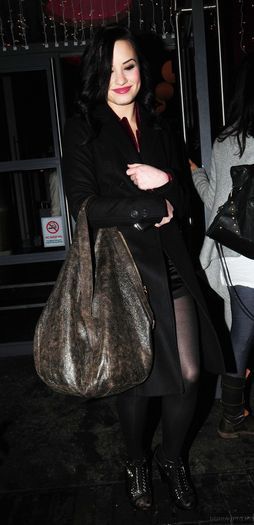 6 - Demi Lovato Shopping in London 2010 January 27