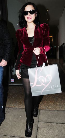 11 - Demi Lovato Shopping in London 2010 January 27