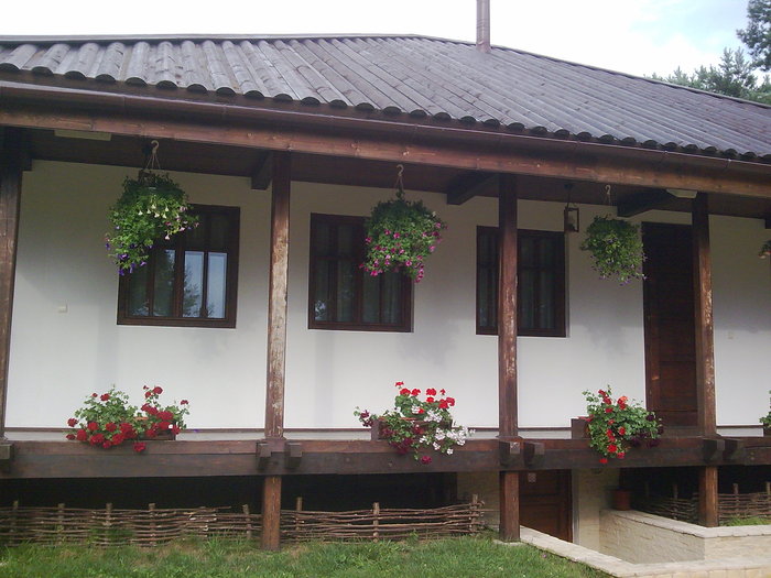 Manastirea Sinca - Brasov; Manastirea Sinca - Localitatea Sinca Veche, judetul Brasov.
