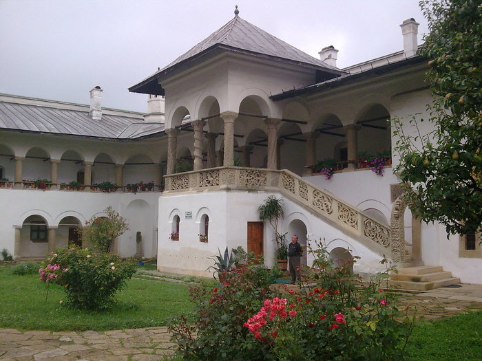 Manastirea Horezu; Manastirea Hurezi - Horezu, jud. Valcea.
