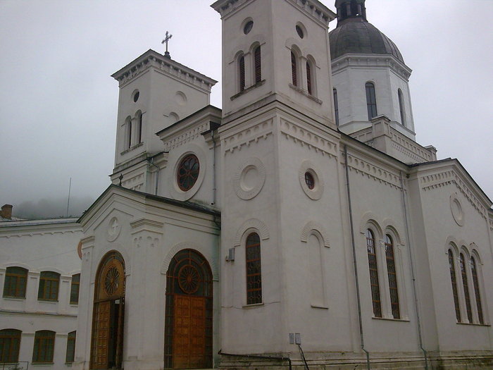 Manastirea Bistrita din judetul Valcea.; Manastirea Bistrita din judetul Valcea.
