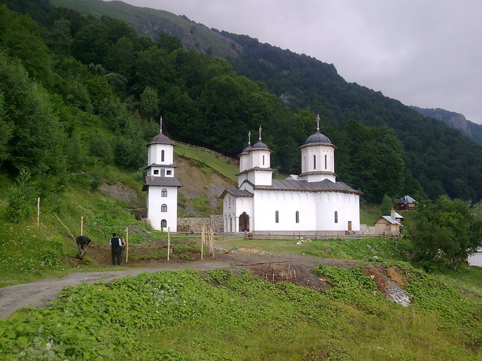 Manastirea Patrunsa din judetul Valcea.; Manastirea Patrunsa din judetul Valcea.
