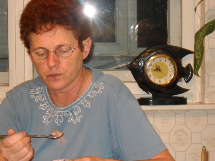 mananc dar nu ma uit ce. mananc dar nu ma uit ce.