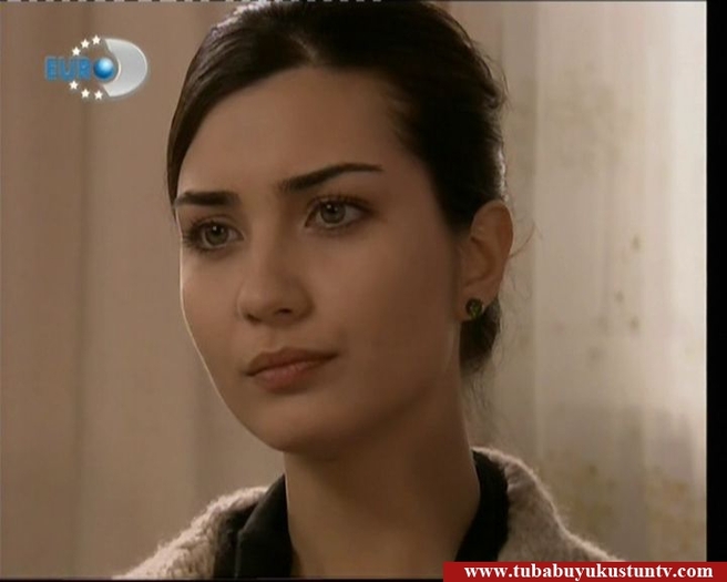 Tuba Buyukustun (13)