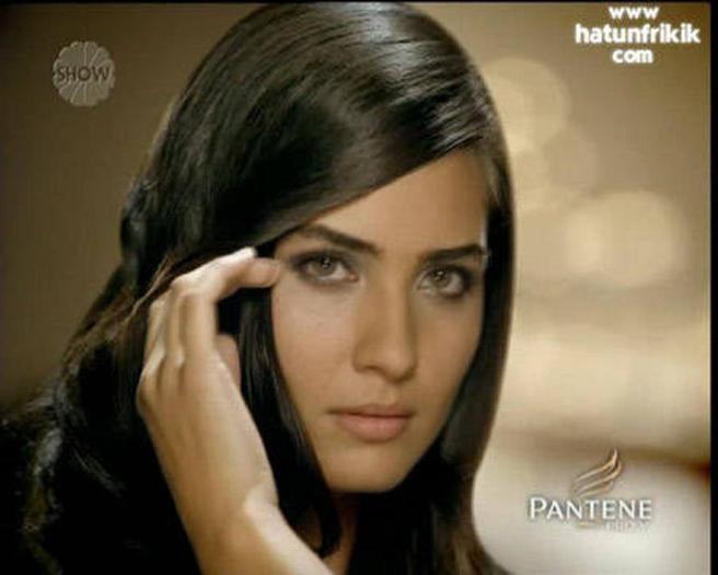 Tuba Buyukustun (11)