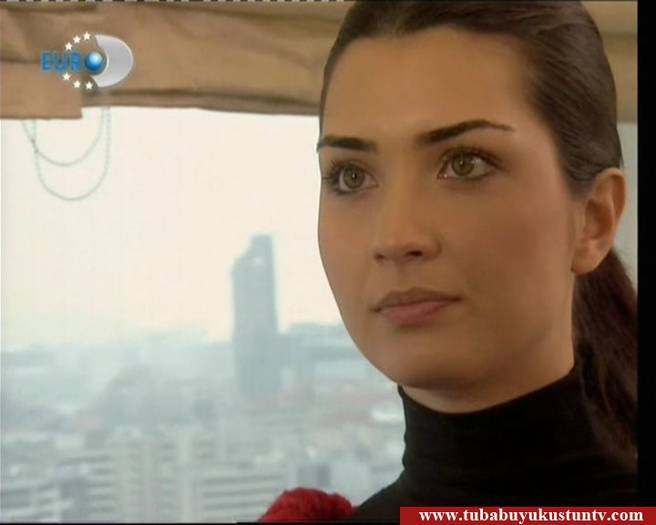 Tuba Buyukustun (13)