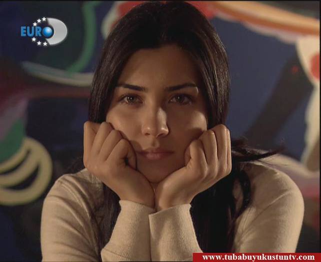 Tuba Buyukustun (14)