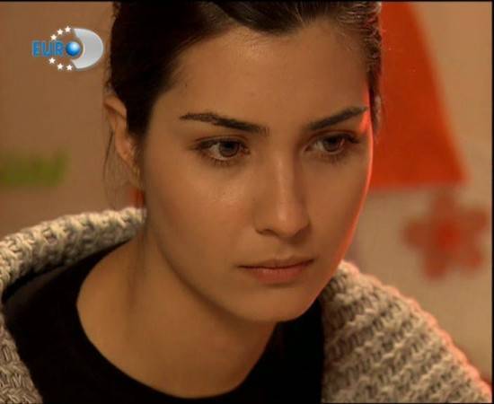 Tuba Buyukustun (17)