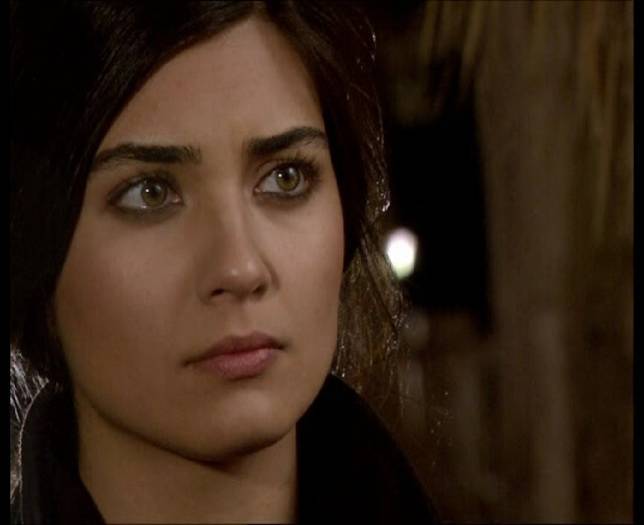 Tuba Buyukustun (19)