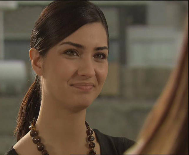 Tuba Buyukustun (21)