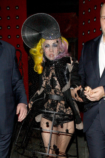 LadyGaga9-052810-0003 - xoxo-doar cateva-xoxo