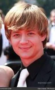 imagesCAVKOJML - Jason Earles-Jackson Stewart