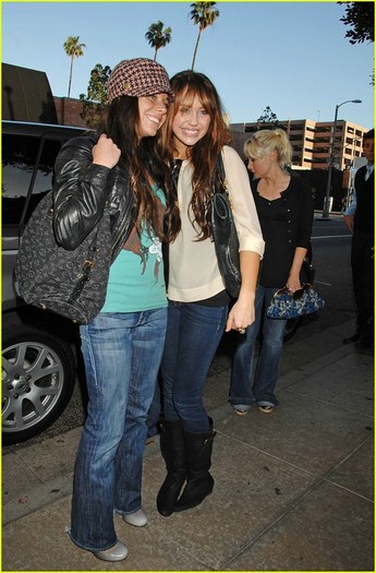 mileycyrusmandyjirouexikq0