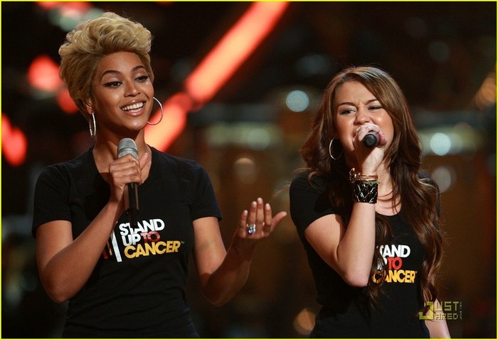 mileycyrusfashionrocks2fv6 - Miley And Hannah