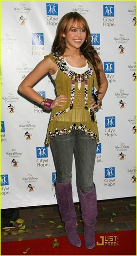 mileycyrushopebenefitcoqx9 - Miley And Hannah