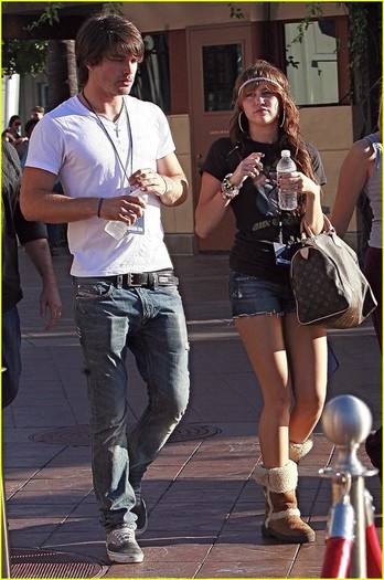 mileycyrusjustingastonuty2 - Miley And Hannah