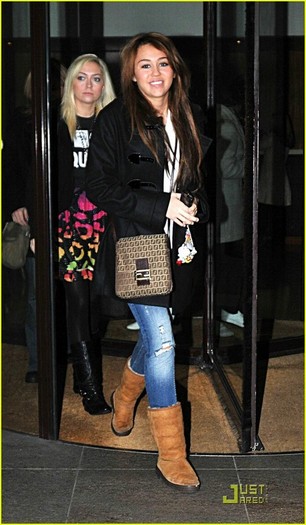mileycyruslondonstudio0ng7 - Miley And Hannah