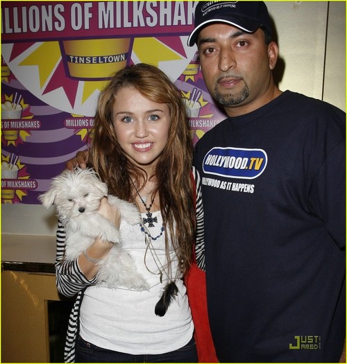 mileycyrusmilkshake12rx7 - Miley And Hannah