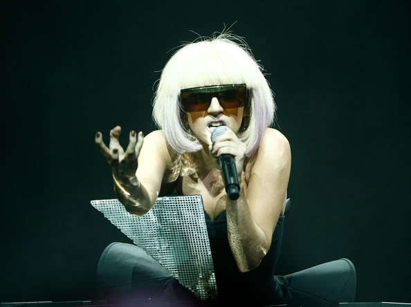 LadyGagaPerformsWiltern6-KB3X0uiN5l