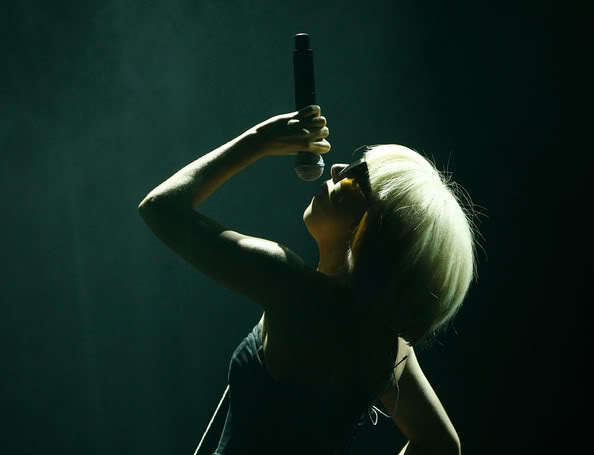 LadyGagaPerformsWiltern7h0O2TiViBdl