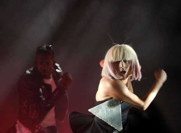 LadyGagaPerformsWilternQH0IpO6A-Lll
