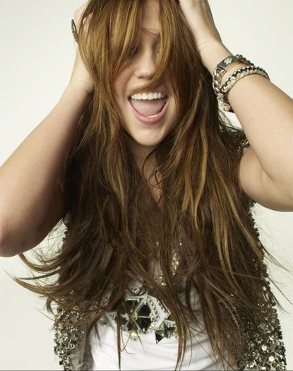 Miley+Cyrus+Glamour+Magazine (1) - Miley Cyrus Pozeaza In Revista Glamour