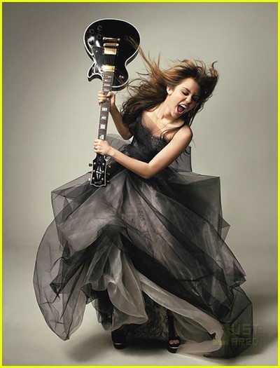 miley-cyrus-glamour-magazine-may-2009-01 - Miley Cyrus Pozeaza In Revista Glamour