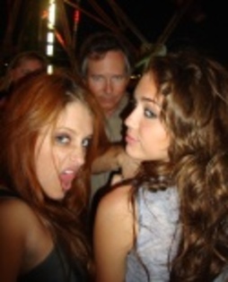 miley_cyrus_personal_pics_011