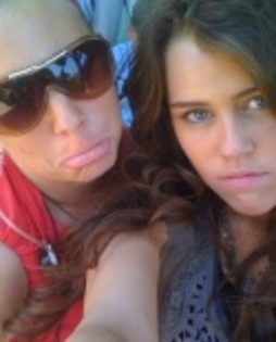 miley_cyrus_personal_pics_016